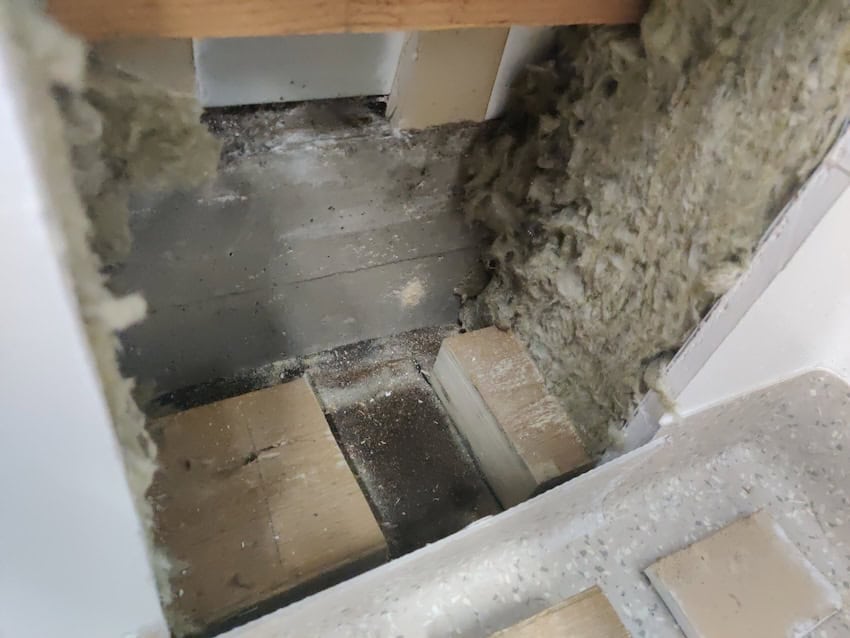 Valesokkelikorjaus alkaa rakenteen tutkimuksella ja alkukartoituksella. Lue lisää ja sinulle selviää myös mitä valesokkelin korjaus maksaa.
